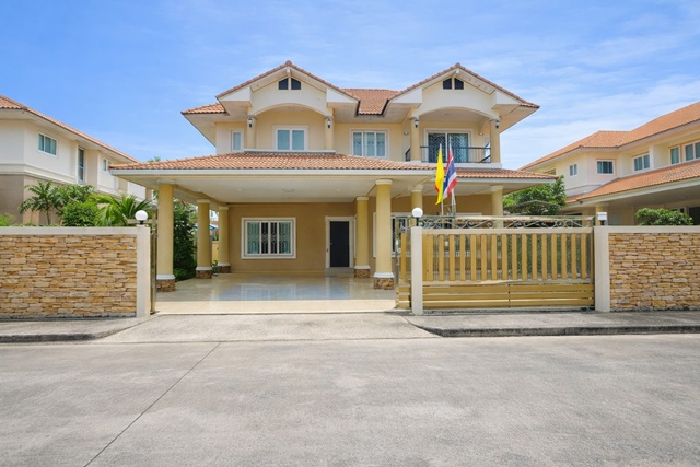 สนามบิน ถ.มิตรภาพ 108 ตร.ว.300 ตร.ม.ตลาดศิลามหานคร 450 ม. ใกล้ม.ขอนแก่น 2.9 กม. บ้านเดี่ยว 4 นอน 3 น้ำ  ต.ศิลา หรูหรา ตกแต่งครบ 